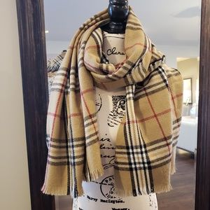 V. FRAAS Tan/camel plaid tartan scarf